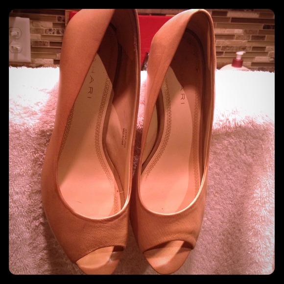 Tahari Nude Classic open-toe pump