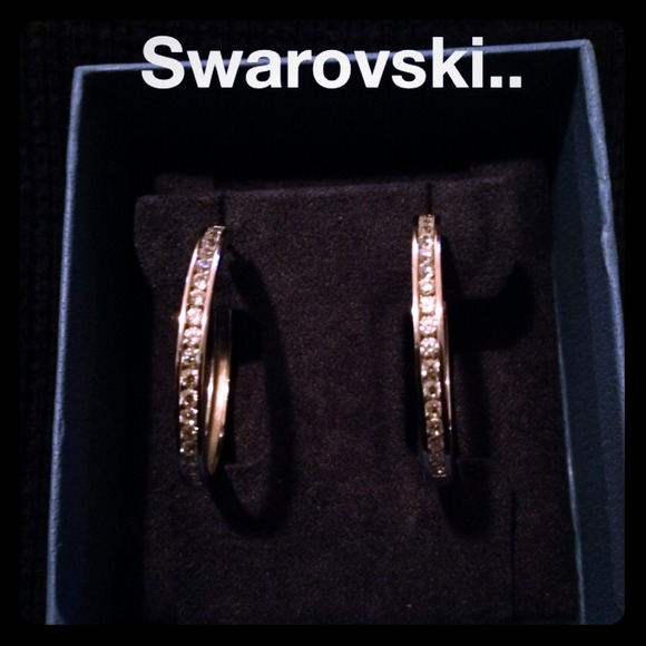 🚫SOLD🚫Swarovski Crystals Hoops!!