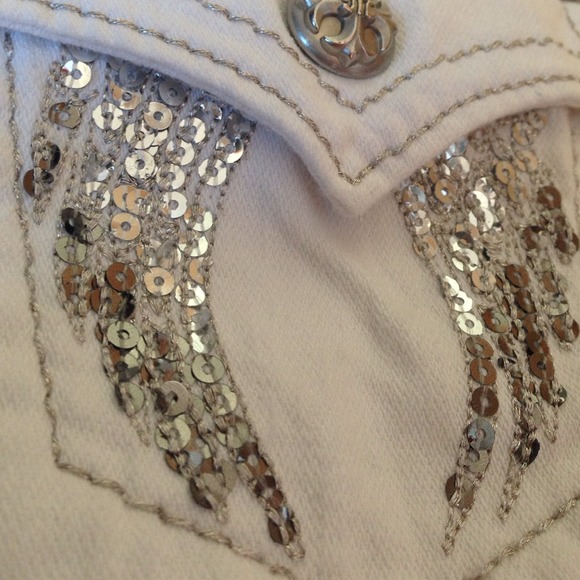 Super cute white miss me capris - Picture 2 of 4