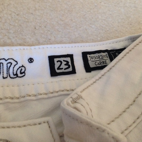 Super cute white miss me capris - Picture 3 of 4