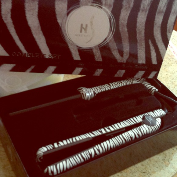 📍REDUCED📍HerStyler in Zebra print!