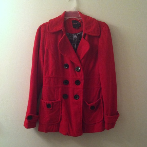 😍 Red Peacoat with silk interior!!