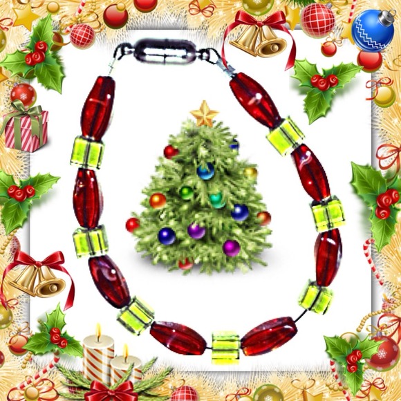 Red & Green Bracelet - Picture 2 of 3