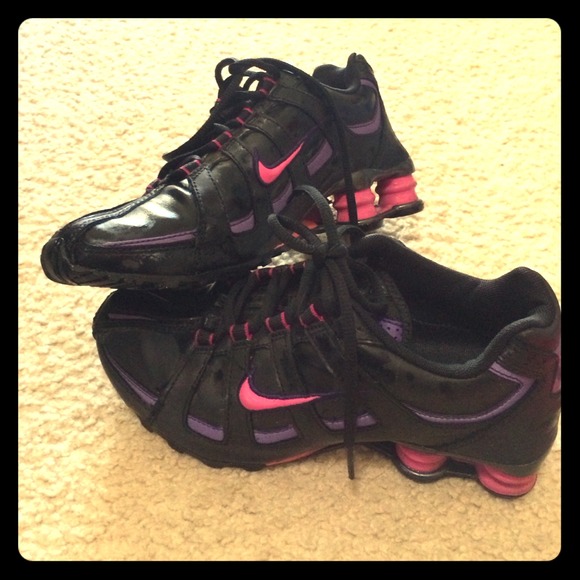 Nike Shoes - NIKE SHOX LIKE NEW!!