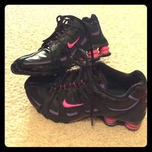 NIKE SHOX LIKE NEW!!