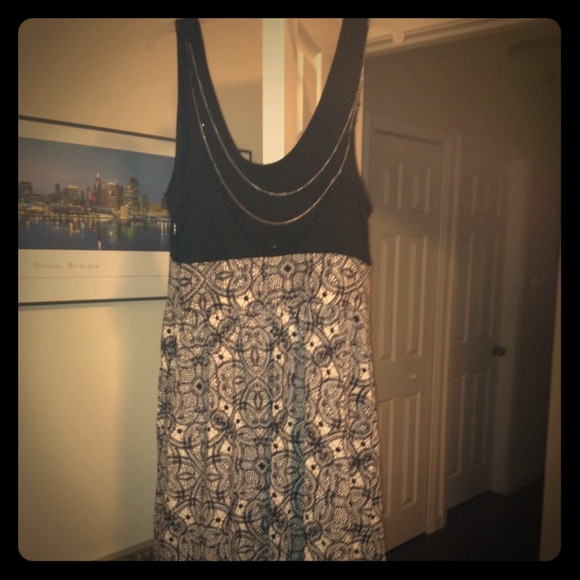 Express black and white dress