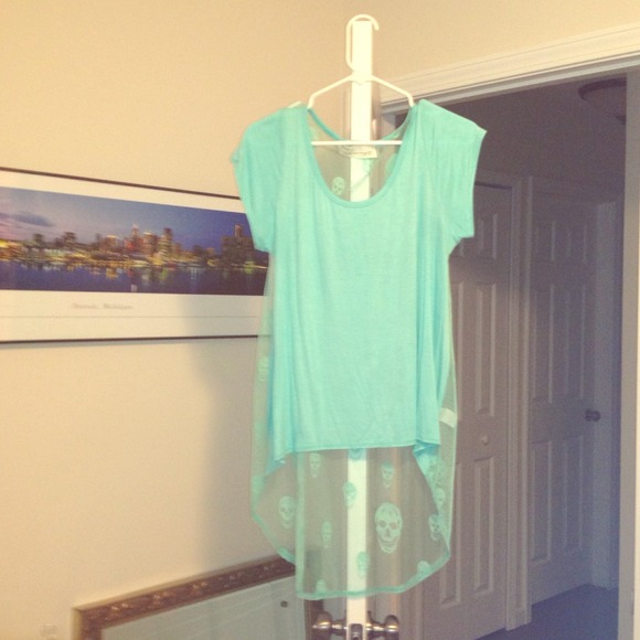 Cute high low top with lace back (skull detail)