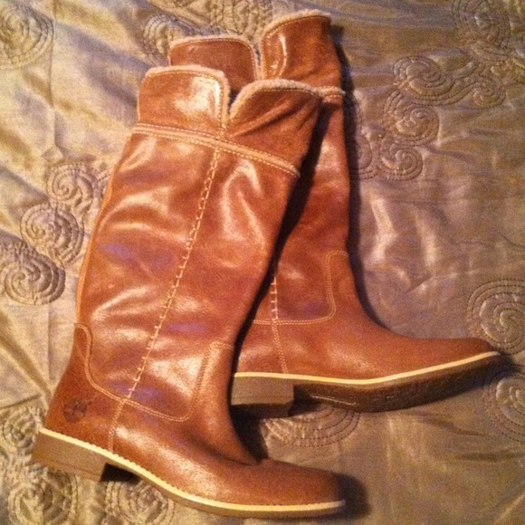 NWT tall brown leather Timberland boots
