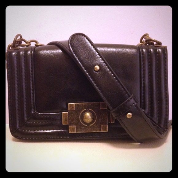 *SOLD* Chic small cross body real leather bag