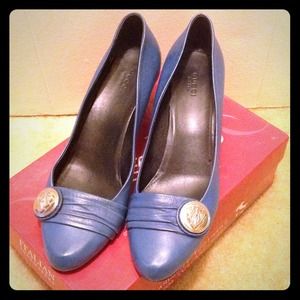 Beautiful Blue GUCCI pumps. Made in Italy. Sz 40.
