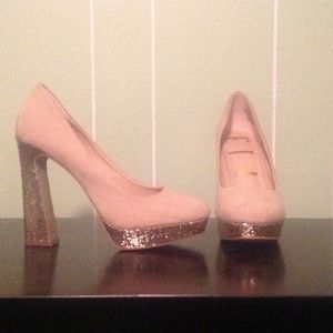Elle Size 9 pumps