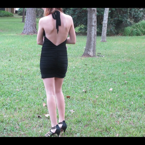 Gorgeous v-neck open back dress. - Picture 2 of 2