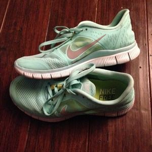 *Mint Nike Free Runners 5.0*