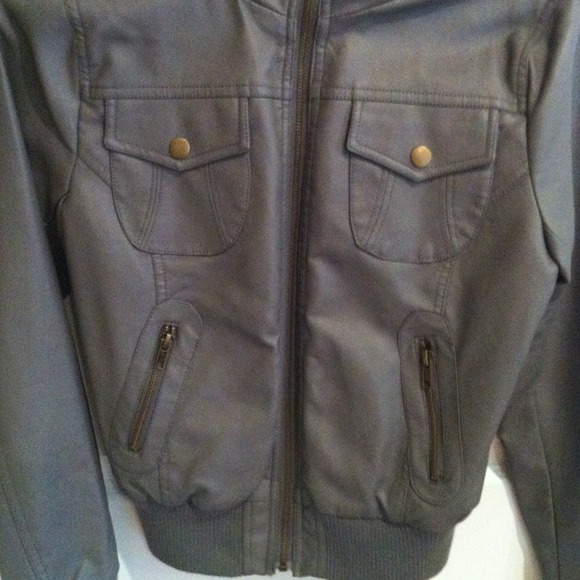 Gray Jacket - Picture 3 of 4