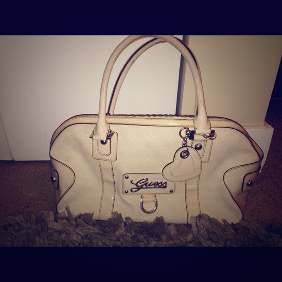 GUESS PURSE