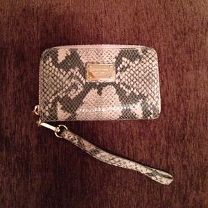 Authentic Michael Kors iphone wristlet