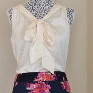 *******Sold****** top with bow detail