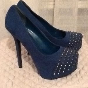 Teal Studded Pumps. NWOT