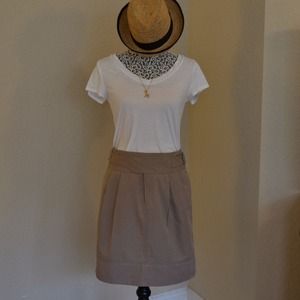 **SOLD***BANANA REPUBLIC khaki skirt