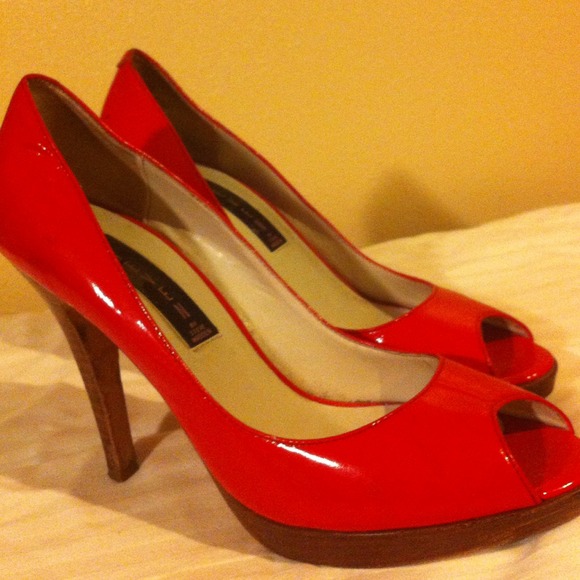💥SOLD IN BUNDLE  Leather Steve Madden Stilettos