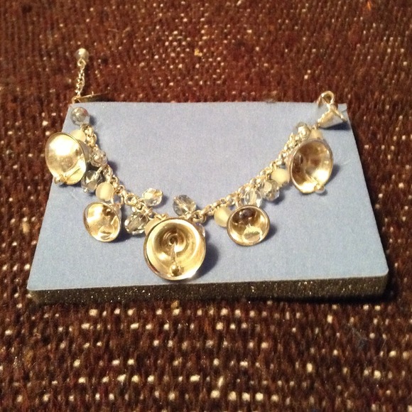 ⚡️🎀NWOT🎀⚡️Silver Bells charm bracelet