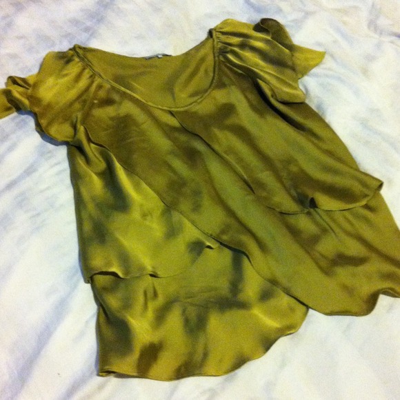 🚫SOLD%🚫IN BUNDLE%% Satin/poly blend blouse