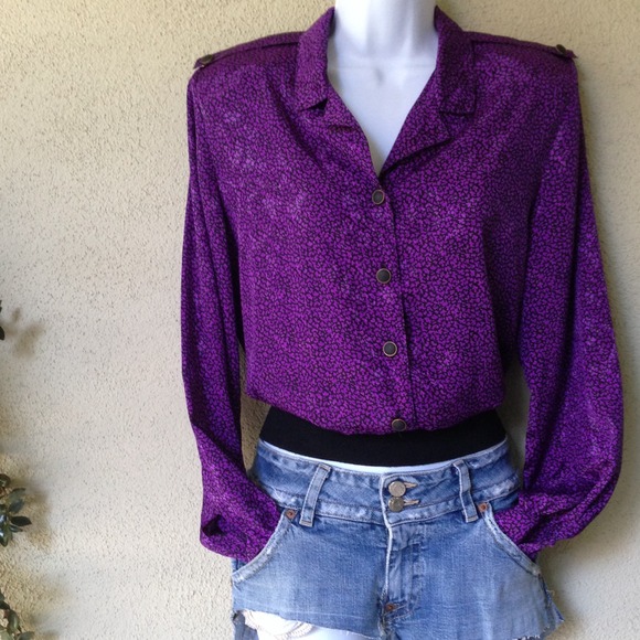 Super cute *vintage* silky purple blouse 💜