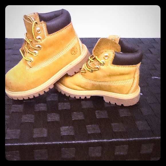✨SOLD✨Boys timberland boots, Sz 7