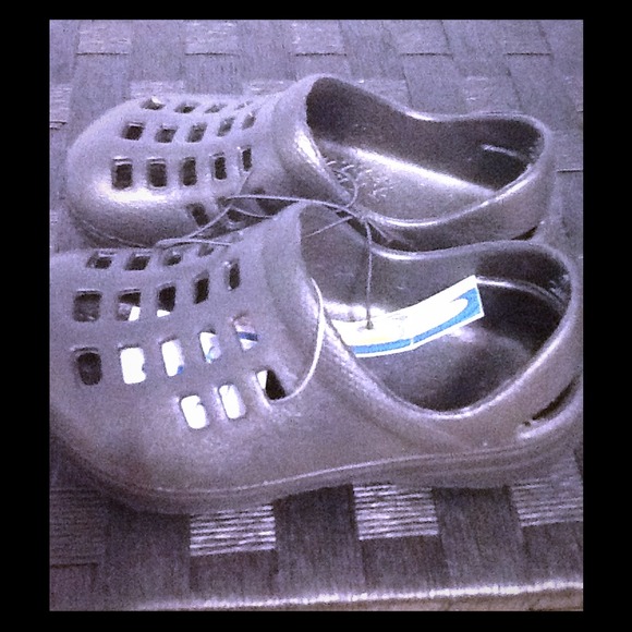 Toddler boys clogs, Size 7