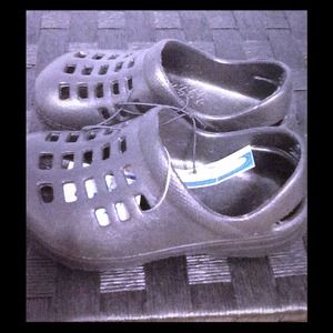 Toddler boys clogs, Size 7