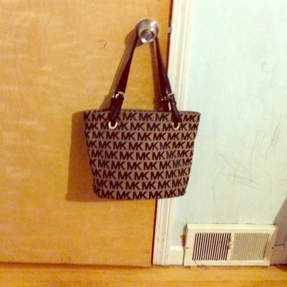 Micheal kors bag hold for @sava