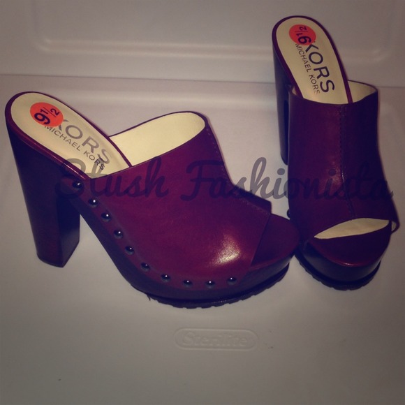 Michael Kors peep toes burgundy leather clogs