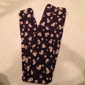 Brandy Melville Floral Leggings