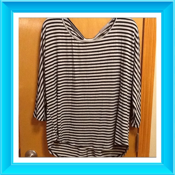 😎SALE😎 Olivia Moon Hi-Low Keyhole Back Top Sz 1X