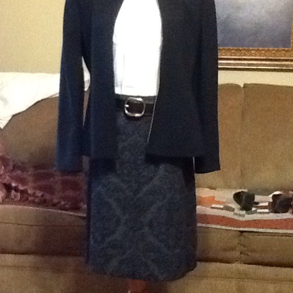 Ann Taylor Dresses & Skirts - Black/Charcoal embossed skirt, size 8.