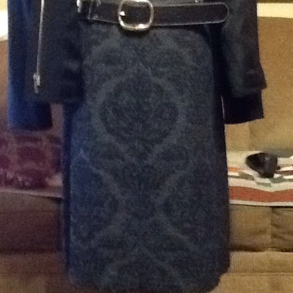 Black/Charcoal embossed skirt, size 8. - Picture 2 of 3