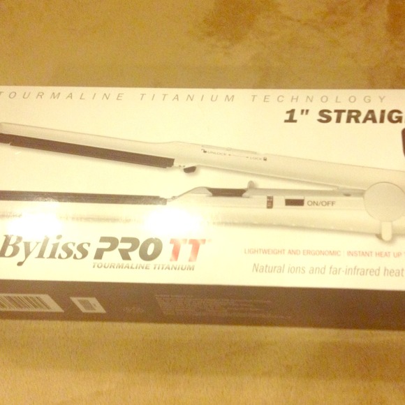 Tourmaline titanium flat iron . Babyliss pro tt.