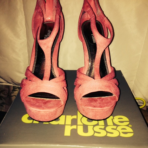 PINK/FUCHSIA PUMPS - Picture 2 of 2