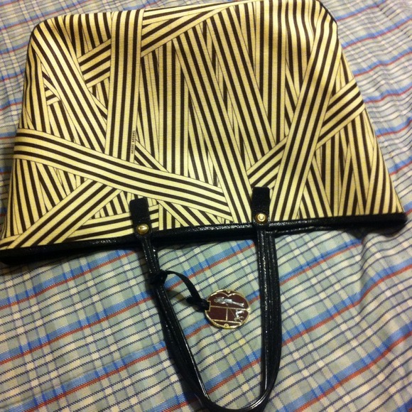 Beautiful tote, perfect for every occasion.