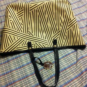 Beautiful tote, perfect for every occasion.