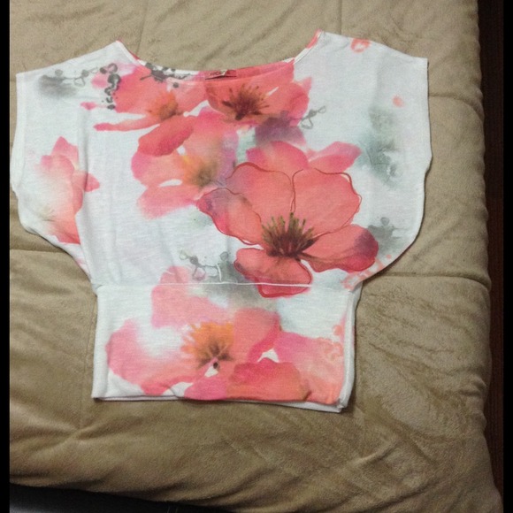 Sold in a bundle Modern Kimono-like top