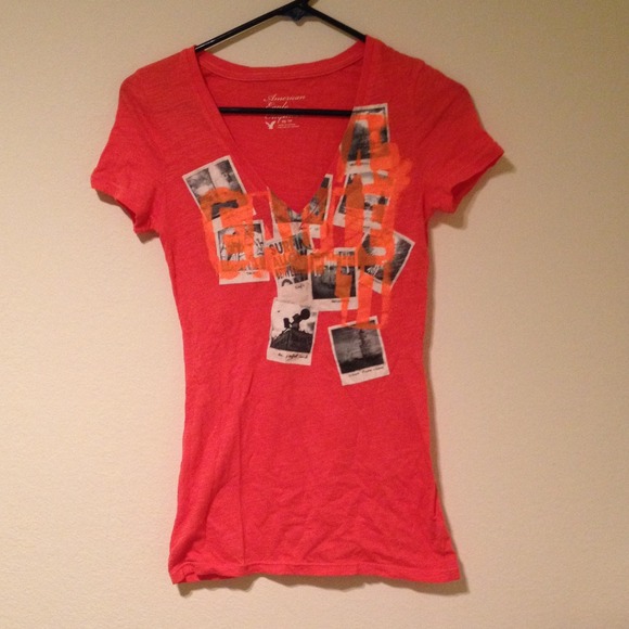 ⛔️SOLD Never worn t shirt⛔️
