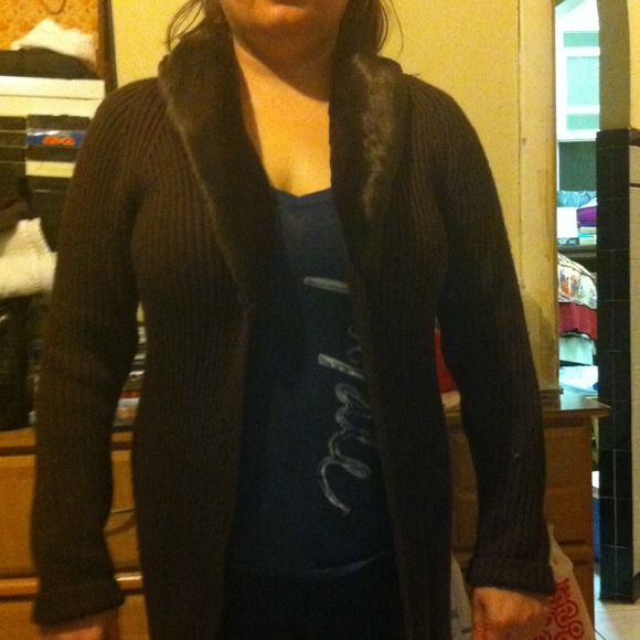 Long brown sweater almost new. Size M