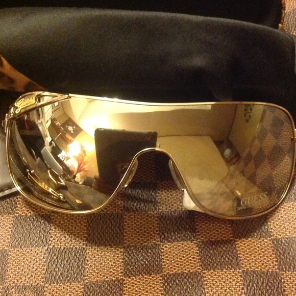 Brand new GUESS sunglass👓👓👓 - Picture 2 of 4
