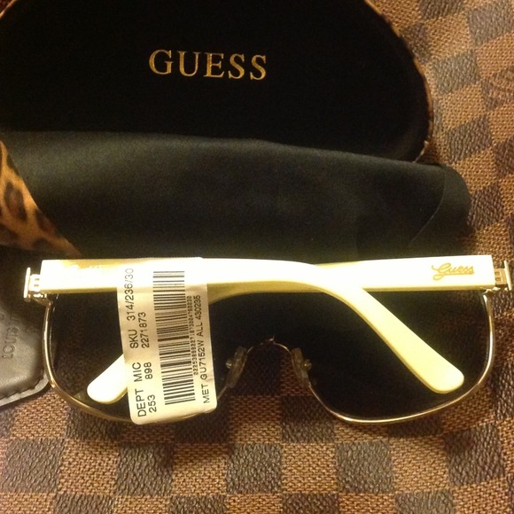 Brand new GUESS sunglass👓👓👓 - Picture 3 of 4