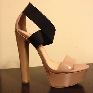 Jessica Simpson high heel