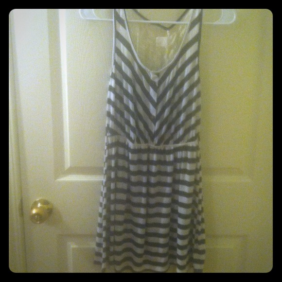 Cute stripped dress!