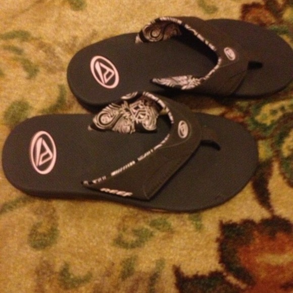NWOT Reef flip flops size 11