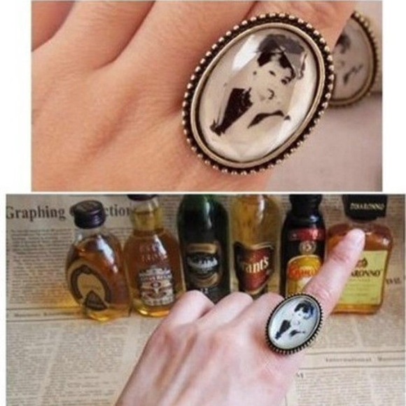 BUNDLED Buy 2 Get 3 FREE! Audrey Hepburn ring - Picture 2 of 2