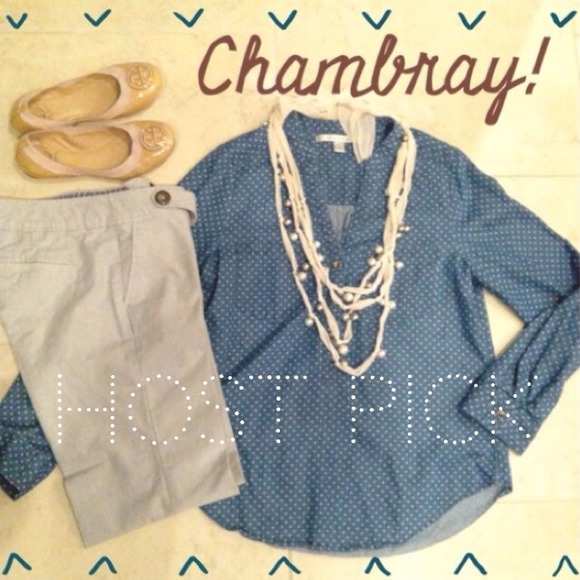 🚫SOLD in Bundle🚫🎉HOST PICK🎉Chambray Top